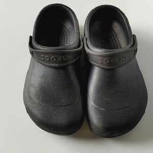 Unisex Classic Black Crocs in Size M-6 / W-8